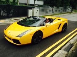 Gaya Deh, Taksi Uber di Singapura Pakai Lamborghini dan Maserati