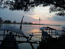 Menikmati Indahnya Sunset dan Laguna di Pantai Glagah