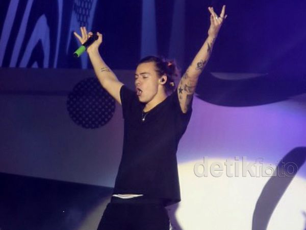 Harry Styles Bikin Histeris Directioner Indonesia