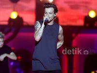Louis Tomlinson Tebar Pesona di Konser One Direction Jakarta