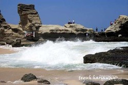Pantai Klayar di Pacitan Punya Batu Sphinx
