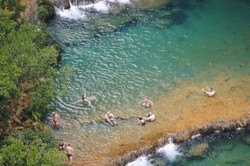 Keajaiban Alam, Guatemala Punya Kolam Alami di Atas Air Terjun