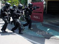 Drama Penggeledahan di Rumah Terduga ISIS