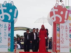 Kesan Revalina S Temat Melenggang di Karpet Merah Okinawa International Film Festival