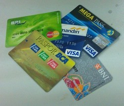 Bank Tak Sanggup Pasang Chip di Semua Kartu ATM Tahun Depan, Ini Solusinya