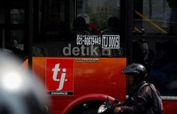 Ahok Ancam Blokir STNK Bagi Pengendara yang Terobos Busway