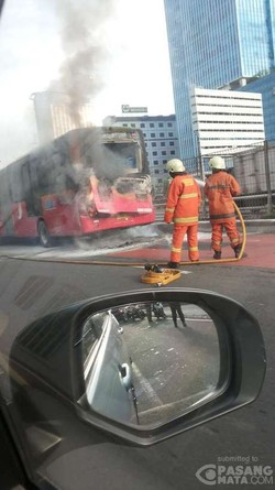 Ini Penyebab TransJ Merek Zhong Tong Terbakar di Jl Gatot Subroto
