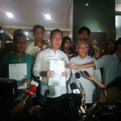 Akom dan Bamsoet Dianggap Melawan Hukum karena Menguasai Ruang F-Golkar