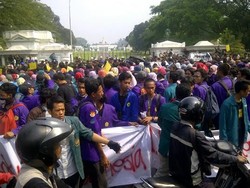 Massa Mahasiswa Kepung Istana Bogor, Beri Raport Merah untuk Jokowi-JK
