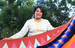 Lale Alon Sari, Mendobrak Aturan Adat Demi Sejahterakan Wanita Lombok