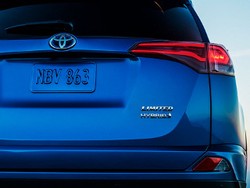 Toyota Mulai Kenalkan RAV4 Hybrid
