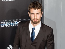 Adegan Paling Lucu di Insurgent Bagi Theo James: Adegan Seks