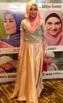 Nina Septiani, Hijabers Cantik Bintang Utama Ada Surga di Rumahmu