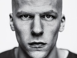Tatapan Dingin Lex Luthor di Batman v Superman: Dawn of Justice