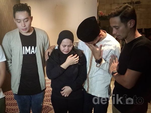 Air Mata Keluarga dan Sahabat Olga Syahputra