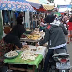Ketegasan Pemerintah Menertibkan Pedagang di Luar Pasar Dinanti
