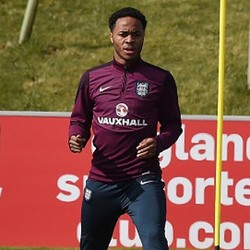 Sterling Mungkin Tak Perkuat Inggris Hadapi Italia