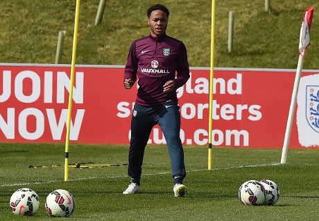 Sterling Mungkin Tak Perkuat Inggris Hadapi Italia
