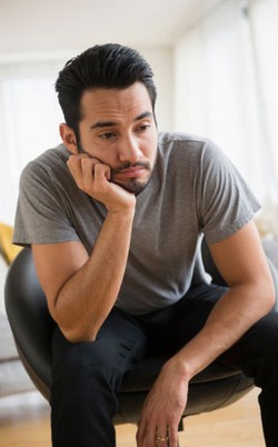 Pria, Rasa Galau Tak Perlu Dilawan