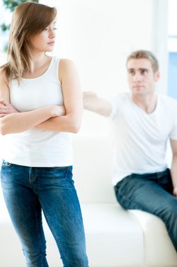 Pria Mudah Galau, Pantaskah Dipacari?