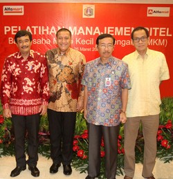 Ajak Pedagang Kecil Pahami Manajemen Ritel Modern