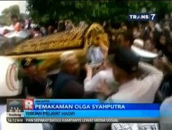Ribuan Pelayat Hadiri Pemakaman Olga Syahputra