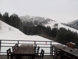 Pesona Hamparan Salju Putih di Kaki Pegunungan Alpen, Prancis