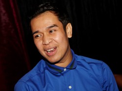 Pedagang Ambil Keuntungan di Balik Keramaian Rumah Olga