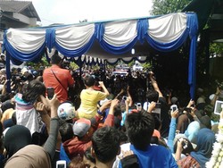 Tasbih, Tahmid dan Takbir Iringi Kedatangan Jenazah Olga di Rumah Duka