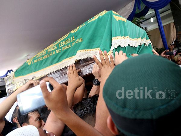 Jenazah Olga Syahputra Tiba di Rumah Duka