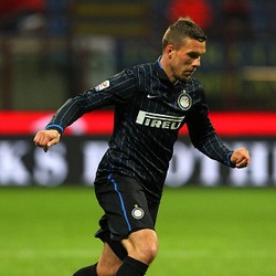 Terus Jadi Sorotan Media Italia, Podolski: Haruskah Aku Berhenti Bermain?