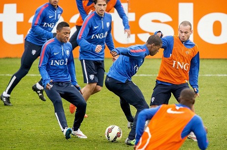Hadapi Turki, Belanda tanpa Van Persie dan Robben