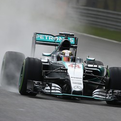 Kualifikasi di Bawah Hujan Deras, Hamilton Raih Pole