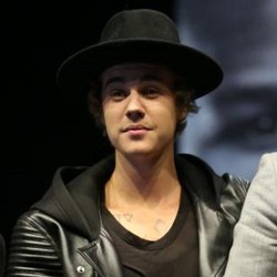 Justin Bieber Dikabarkan Bakal Dampingi Mayweather dalam Megaduel dengan Pacquiao