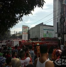 Graha Almeria Jaksel Terbakar, Dalam Satu Jam Berhasil Dipadamkan