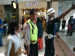 Wanita yang Naik Atap Stasiun Tanah Abang Sudah Turun, Ternyata Masih ABG
