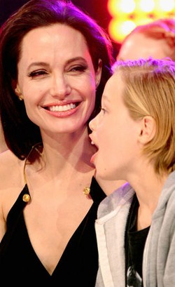 Foto: Penampilan Perdana Jolie Pasca Operasi Pengangkatan Ovarium