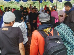 Makam Olga Syahputra Masih Dipadati Warga