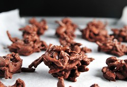 Mie Instan dan Cokelat Bisa Diracik Jadi Camilan Legit Renyah