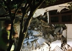 Belasan Rumah Di Sukabumi Tertimbun Longsor, Siswi SMP Ditemukan Tewas