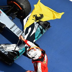 Vettel: Fenomenal, Luar Biasa, dan Membanggakan