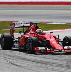 Vettel Menang, Dua Pebalap Mercedes Finis di posisi 2 dan 3