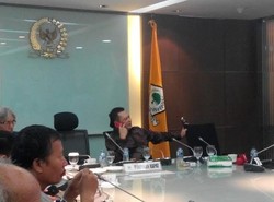 Digeruduk Yorrys, Bamsoet Telepon Komjen Badrodin