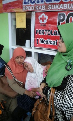 Longsor Sukabumi, Enung Histeris Tahu Suaminya Jadi Korban Tewas
