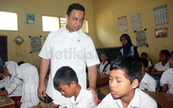 Menteri Anies Dukung Kepsek SMA 3 DKI yang Skorsing Siswa Pengeroyok Warga