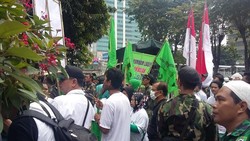 Puluhan Kader PPP Djan Faridz Demo Kantor Menkum Yasonna