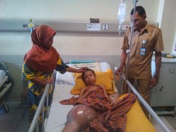 Kasihan, Kaki Rahmat Terus Membesar Akibat Tumor Tulang
