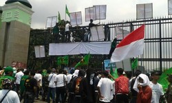Kader PPP Djan Faridz Demo ke DPR Minta Hak Angket Yasonna Dilanjutkan