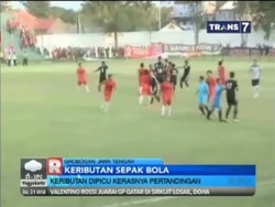 Pemain Baku Hantam di Lapangan, Wasit Setop Pertandingan