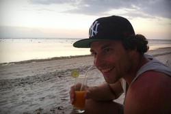 Kaca Mobil Terbuka Saat Safari di Afrika, Turis Ini Digigit Singa